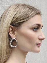 Load image into Gallery viewer, Melt drop earrings