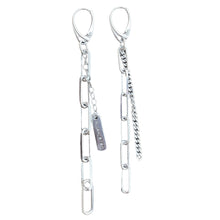 Load image into Gallery viewer, Chain logo earrings