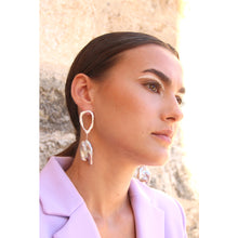 Load image into Gallery viewer, Lavender pearl drop earrings