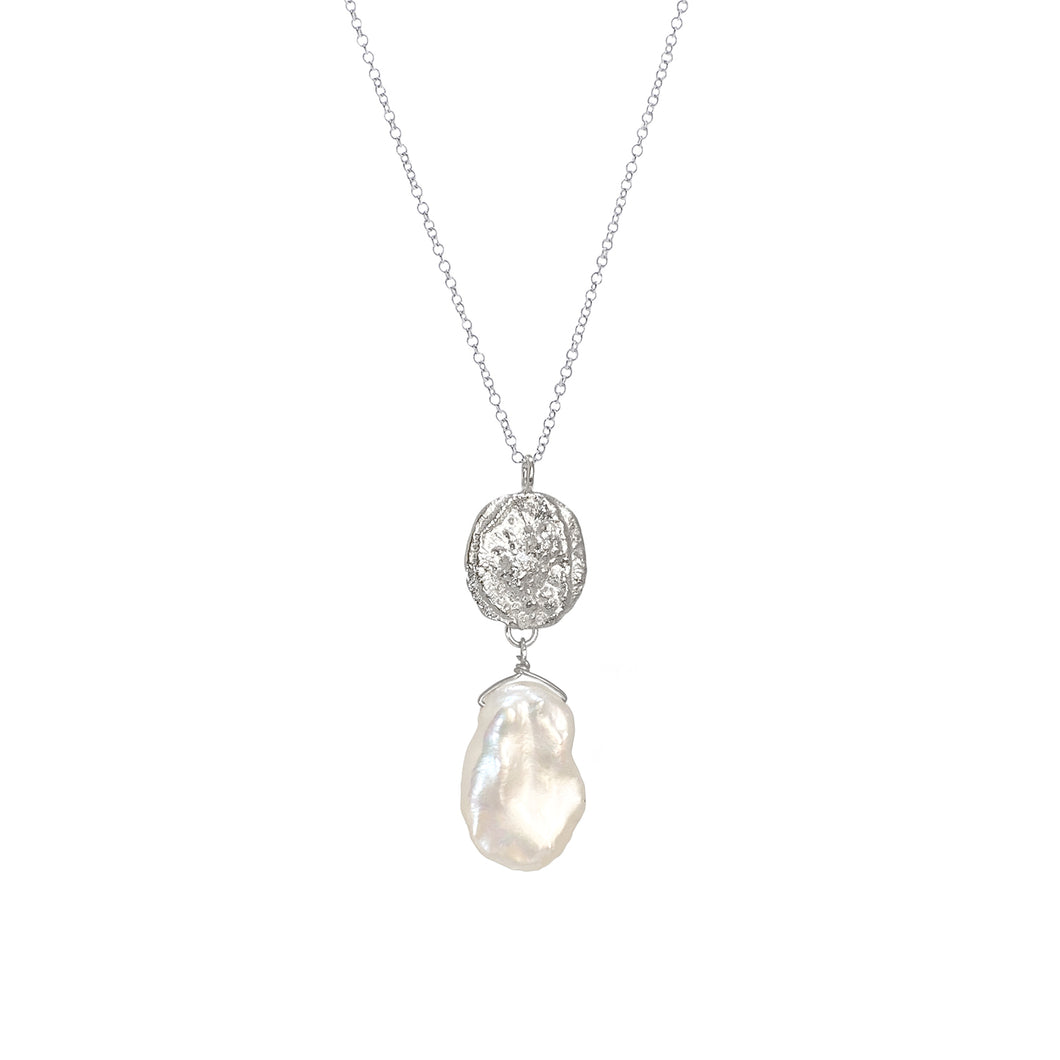 Moon pearl necklace