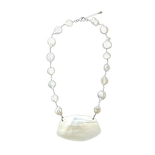 Load image into Gallery viewer, Sculpted shell pearl necklace