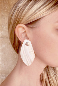 Sculpted shell earring